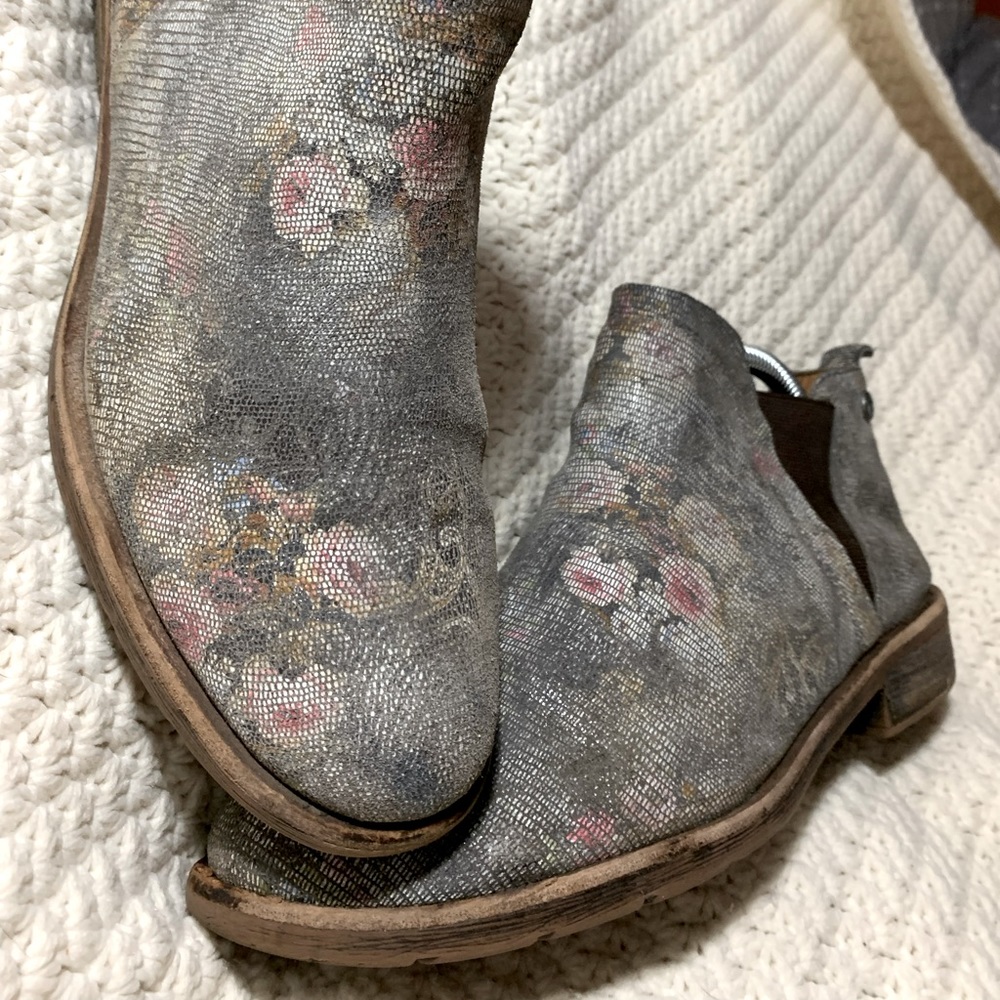 Short slip on boot